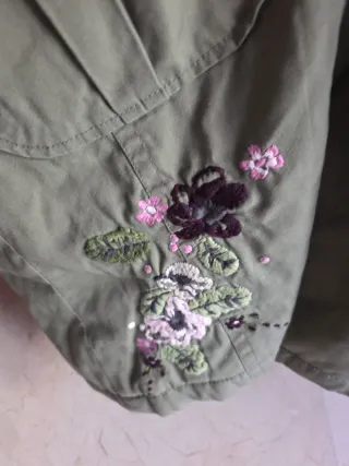 Parka verde caki niña. Talla:166cm. 14 años