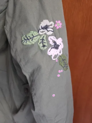 Parka verde caki niña. Talla:166cm. 14 años