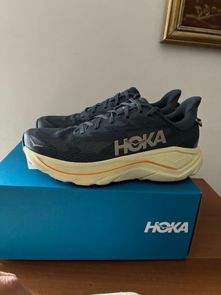 Hoka One One M Challenger 8