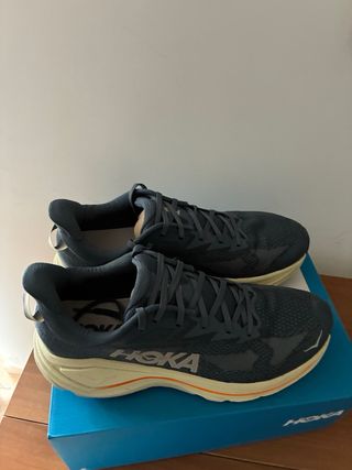 Hoka One One M Challenger 8