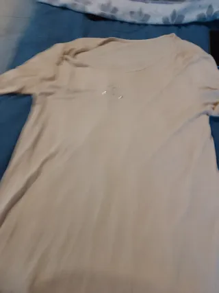 Blusa beige con strass