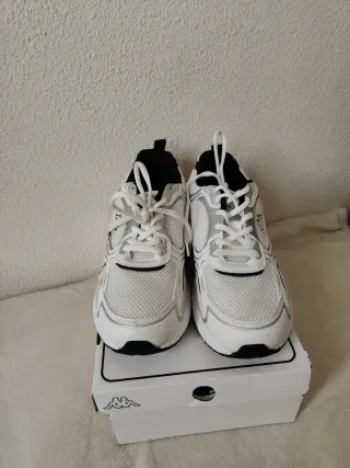 Deportivas Kappa Blancas y Plateadas. Nuevas.