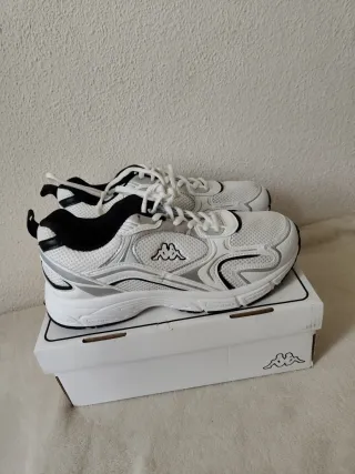 Deportivas Kappa Blancas y Plateadas. Nuevas.