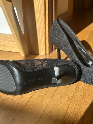 Tacones de encaje negros