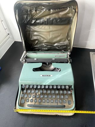 Máquina de escribir Olivetti Pluma 22