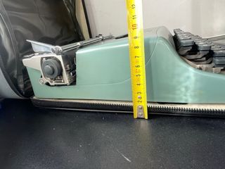 Máquina de escribir Olivetti Pluma 22