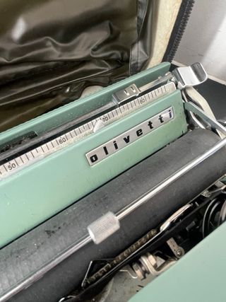 Máquina de escribir Olivetti Pluma 22