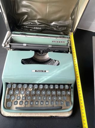 Máquina de escribir Olivetti Pluma 22