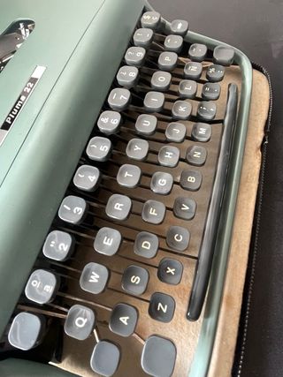 Máquina de escribir Olivetti Pluma 22