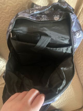 Mochila con estampado tropical