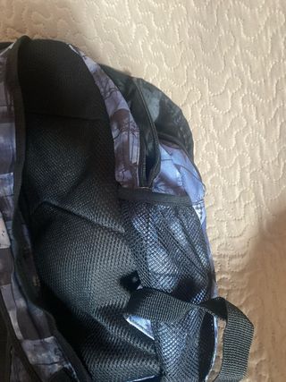 Mochila con estampado tropical