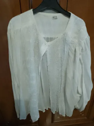 Camicia bianca estiva ricamata