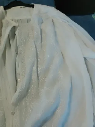 Camicia bianca estiva ricamata