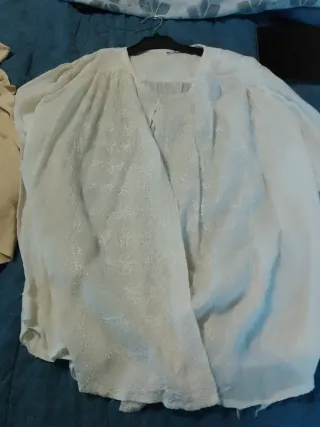 Camicia bianca estiva ricamata