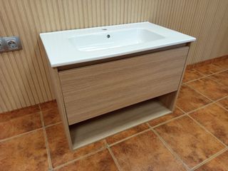 Mueble de baño suspendido con lavabo