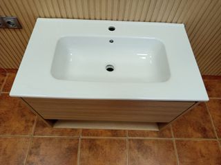 Mueble de baño suspendido con lavabo