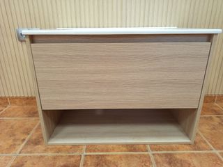 Mueble de baño suspendido con lavabo