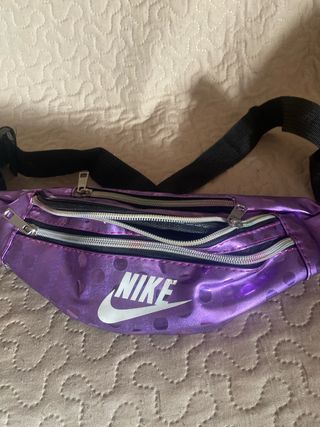 Riñonera Nike Morada y Plateada