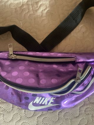 Riñonera Nike Morada y Plateada