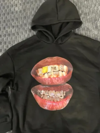 Felpa Y2K Nera con Stampa Labbra e Griglie