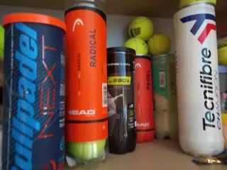 Bote de pelotas de pádel