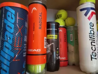 Bote de pelotas de pádel