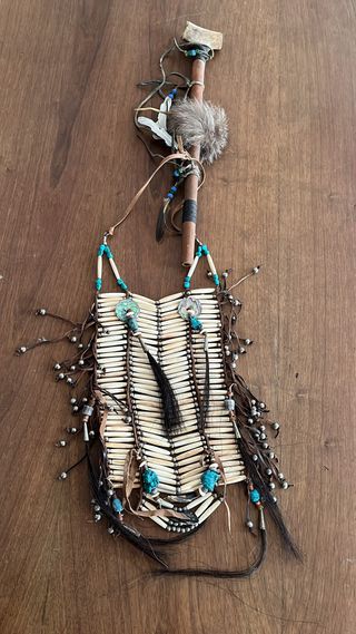 Collar y martillo nativo americano