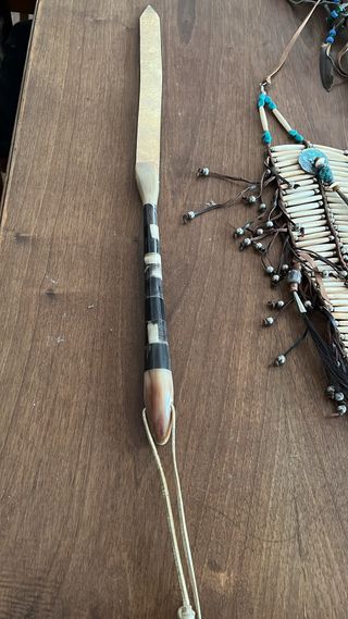 Collar y martillo nativo americano