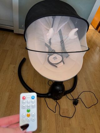 Minicuna y Mecedora Eléctrica Bebé