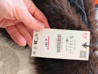 Abrigo Zara Negro con Cuello Marrón