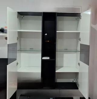 Vitrina cristal y madera