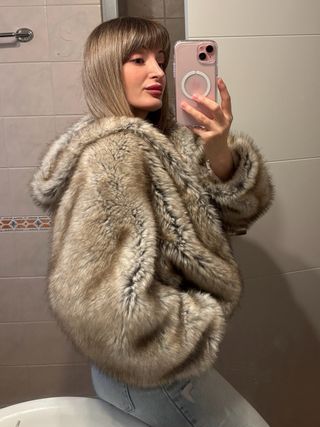 Abrigo pelo sintético beige ,perfecto estado