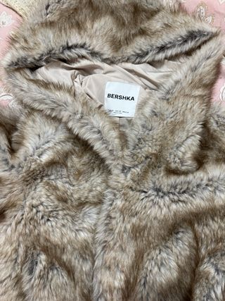 Abrigo pelo sintético beige ,perfecto estado