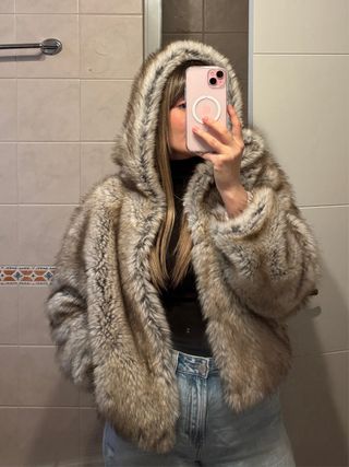 Abrigo pelo sintético beige ,perfecto estado