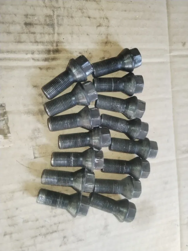 Tornillos Ruedas BMW Serie 1 y 3 17mm