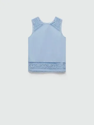 Top Mango azul con etiqueta