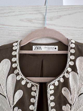 Chaleco Zara bordado verde talla M