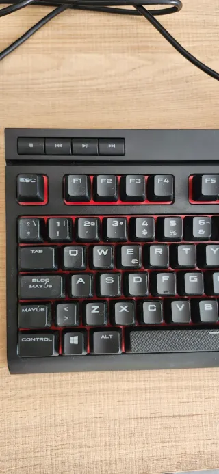 Teclado Corsair K63 Cherry MX Red