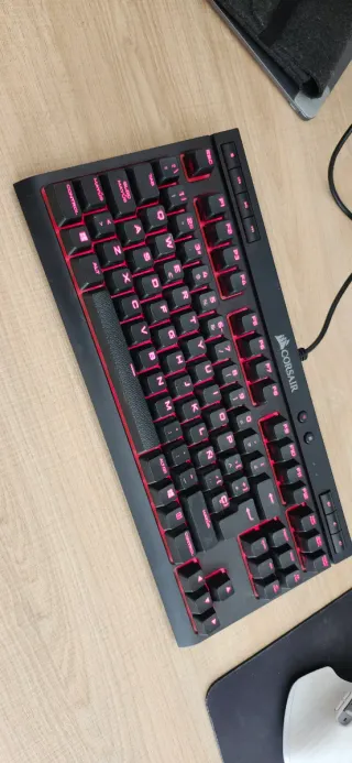 Teclado Corsair K63 Cherry MX Red