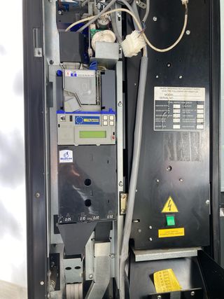 Máquina Vending Snacks y Bebidas