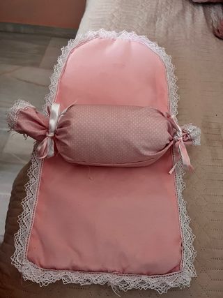 Carrito de muñecas rosa vintage