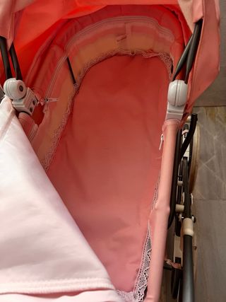 Carrito de muñecas rosa vintage