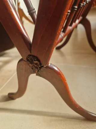 Revistero de madera estilo bambú