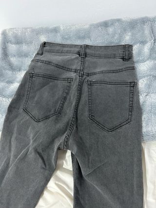Pantalón vaquero gris