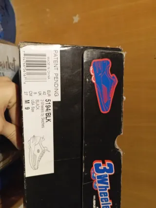 Zapatillas negras con ruedas