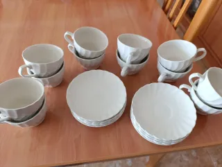 Juego de tazas y platos de desayuno