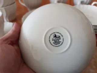 Juego de tazas y platos de desayuno