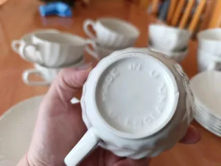 Juego de tazas y platos de desayuno