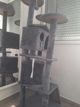 Árbol rascador grande para gatos