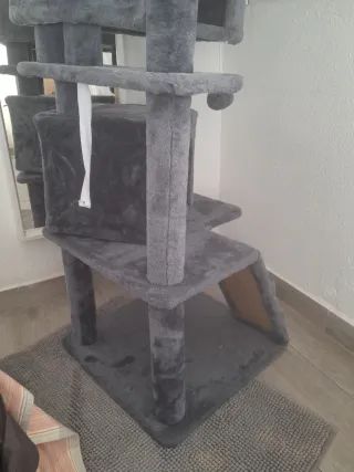 Árbol rascador grande para gatos